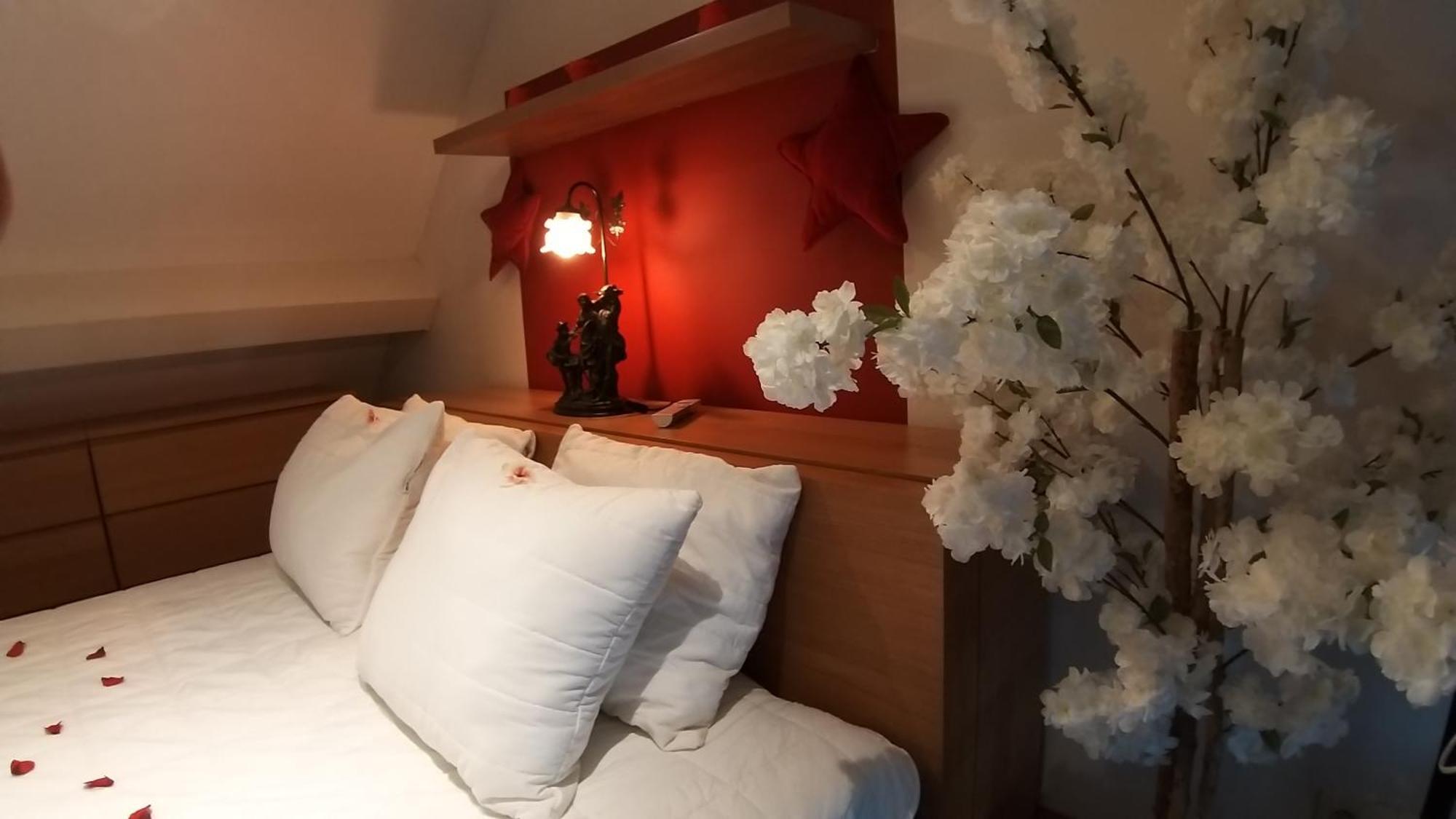 Wellness Loft With Sauna, Jacuzzi, Roof Terrace & Amazing View Appartement Antwerpen Buitenkant foto