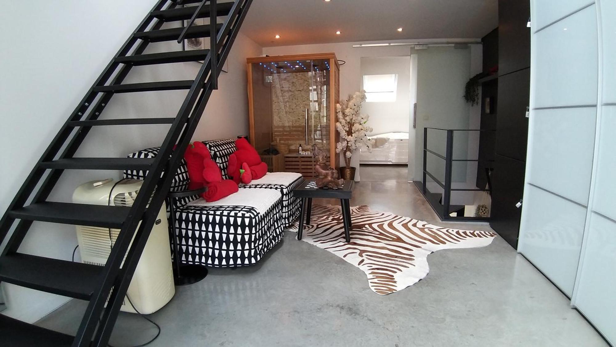 Wellness Loft With Sauna, Jacuzzi, Roof Terrace & Amazing View Appartement Antwerpen Buitenkant foto